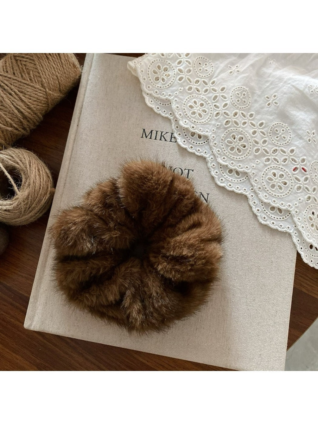 Gifty - Fuzzy Scrunchies Hair Ties