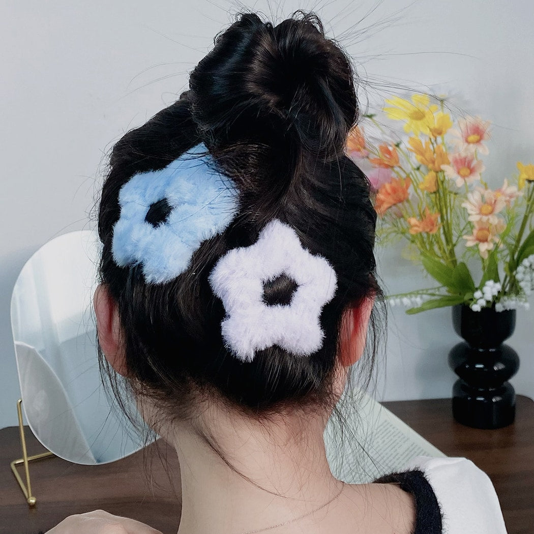 Beau - Plush Openwork Star Shape Hair Clip Set