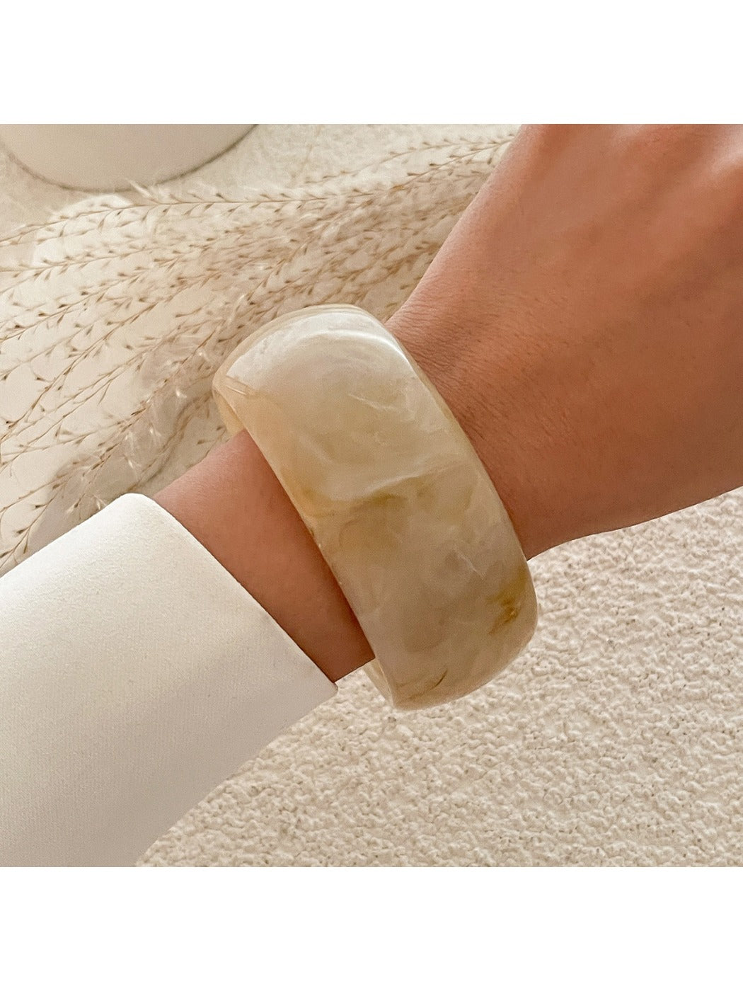 Lovra minimalist round bangle bracelet shown in a gift box with elegant packaging