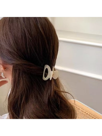 Beau - Hollowed Out Oval Shaped Claw Clip