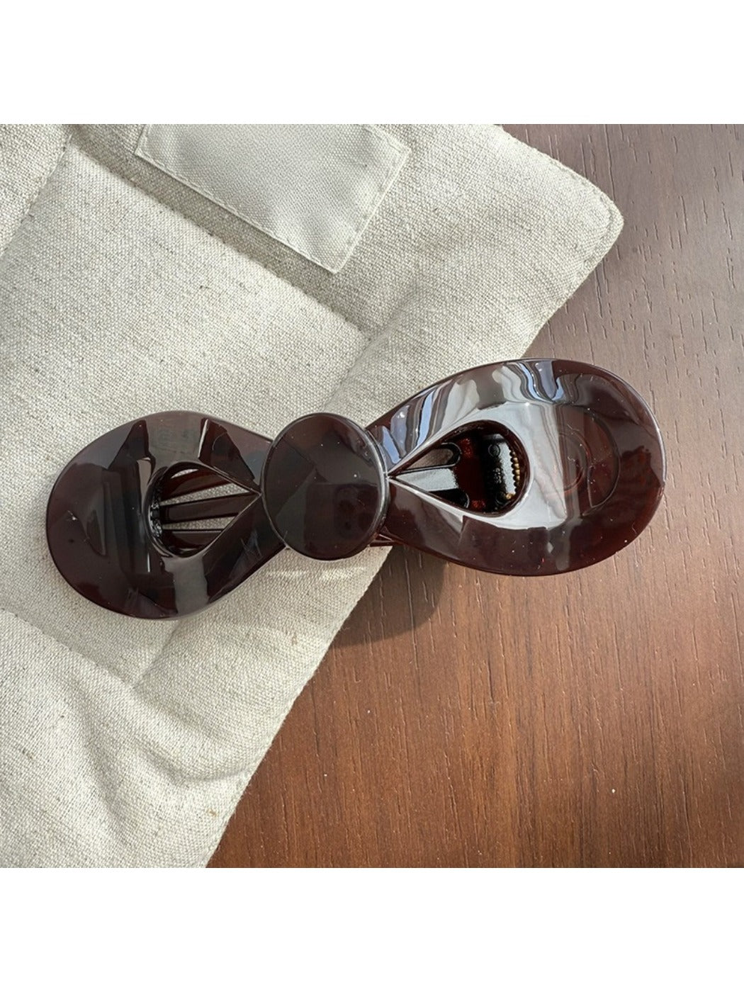 Beau - Vintage Flat Bow Hair Claw Clip