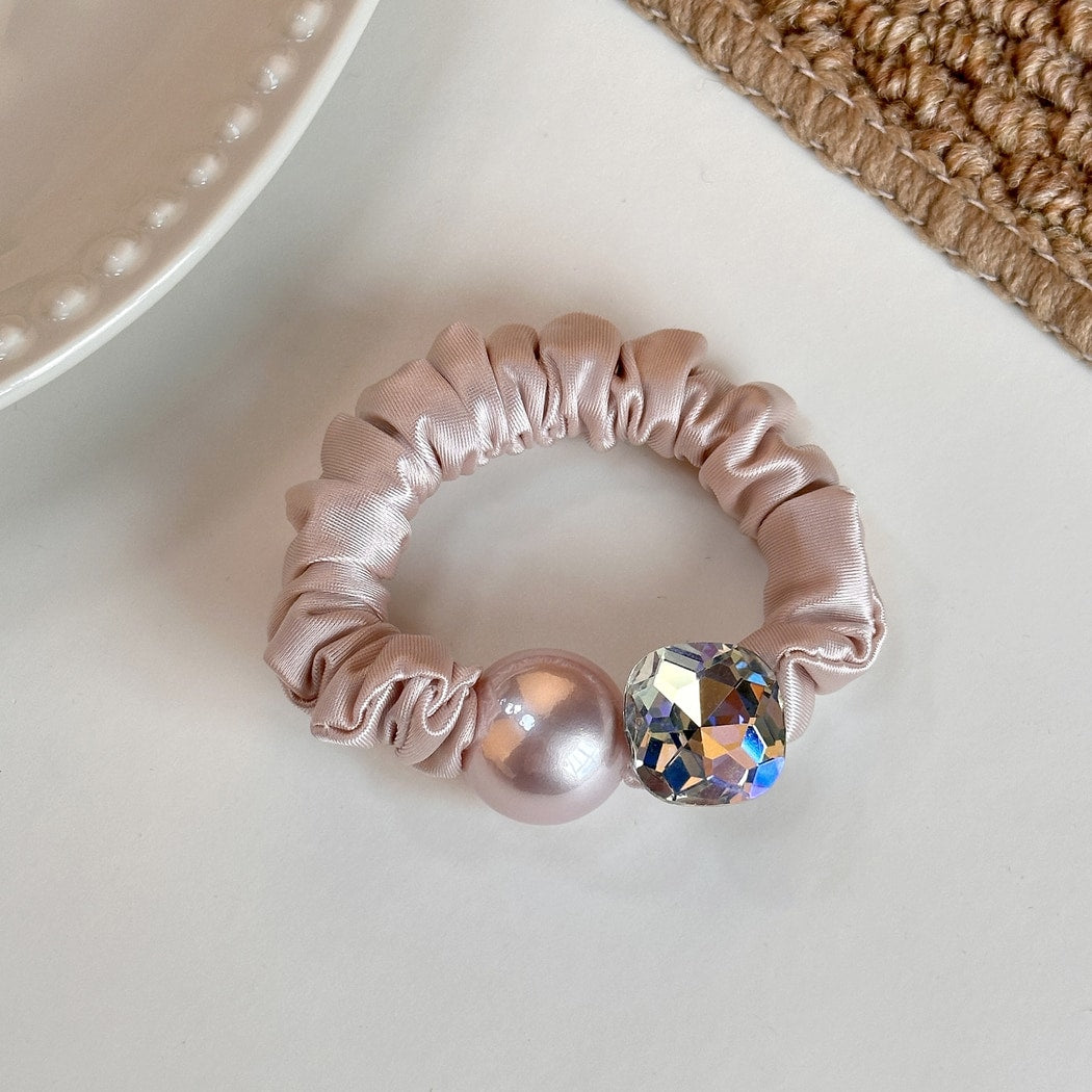 Gifty - Elegant Minimalist Solid Satin Scrunchie