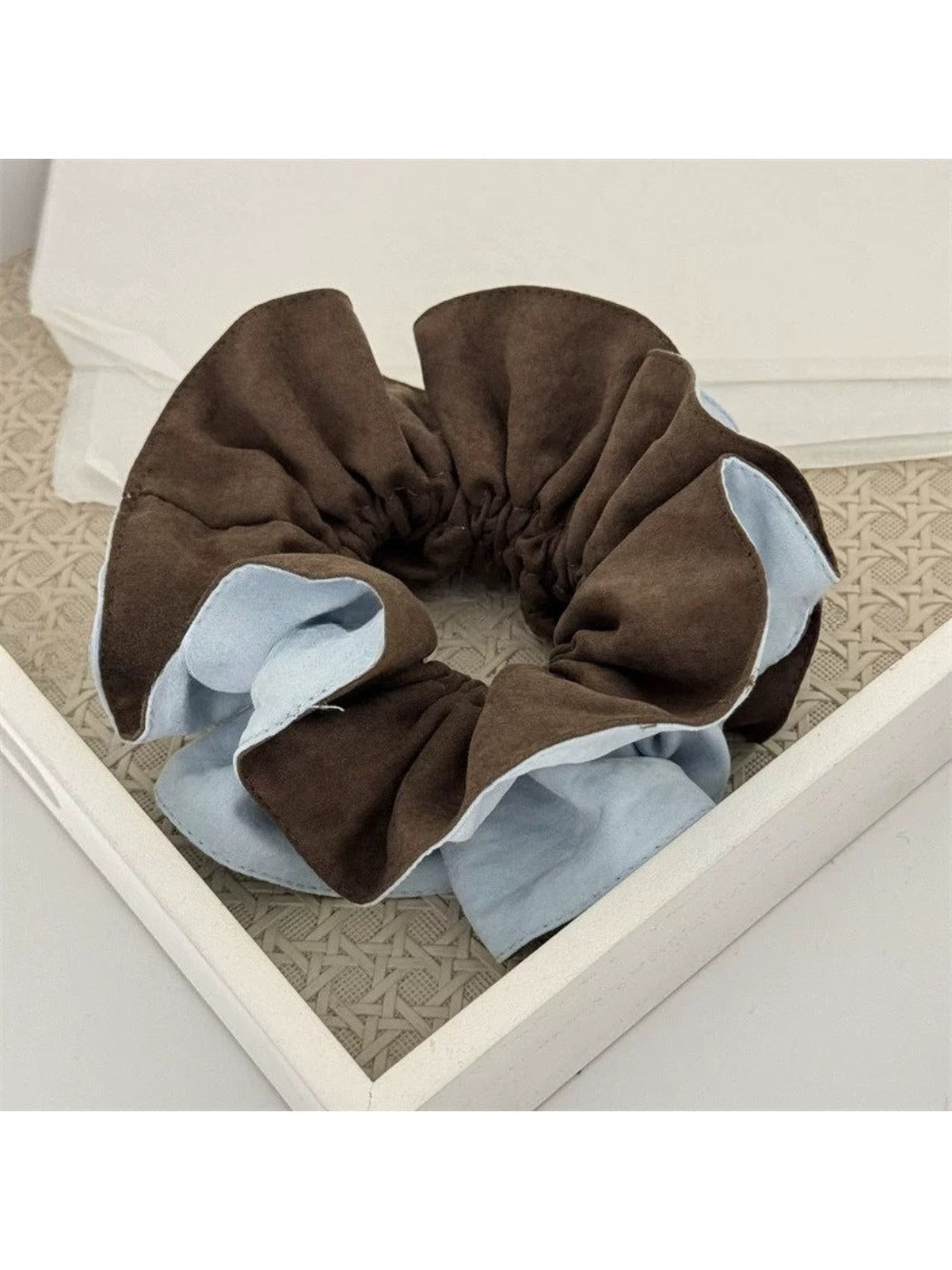 Gifty - Clean Two Tone Contrast Scrunchie