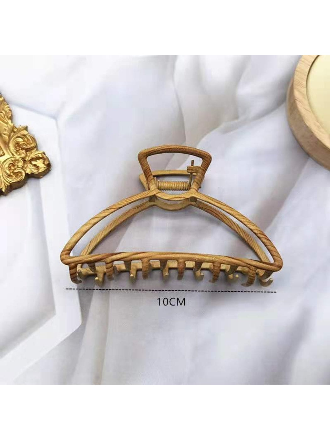 Beau - Cross Loop Alloy Geometric Hair Claw Clip