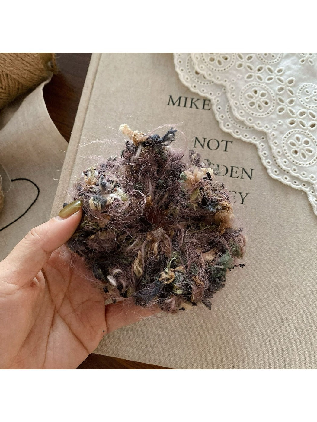 Gifty - Artistic Colored Yarn Hair Tie