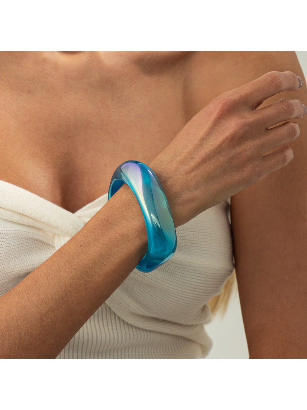 Lovra bangle bracelet with glossy finish and unique colorful pattern