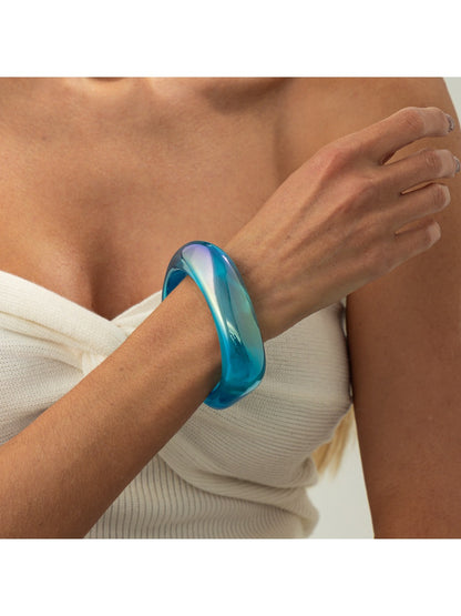 Lovra bangle bracelet with glossy finish and unique colorful pattern