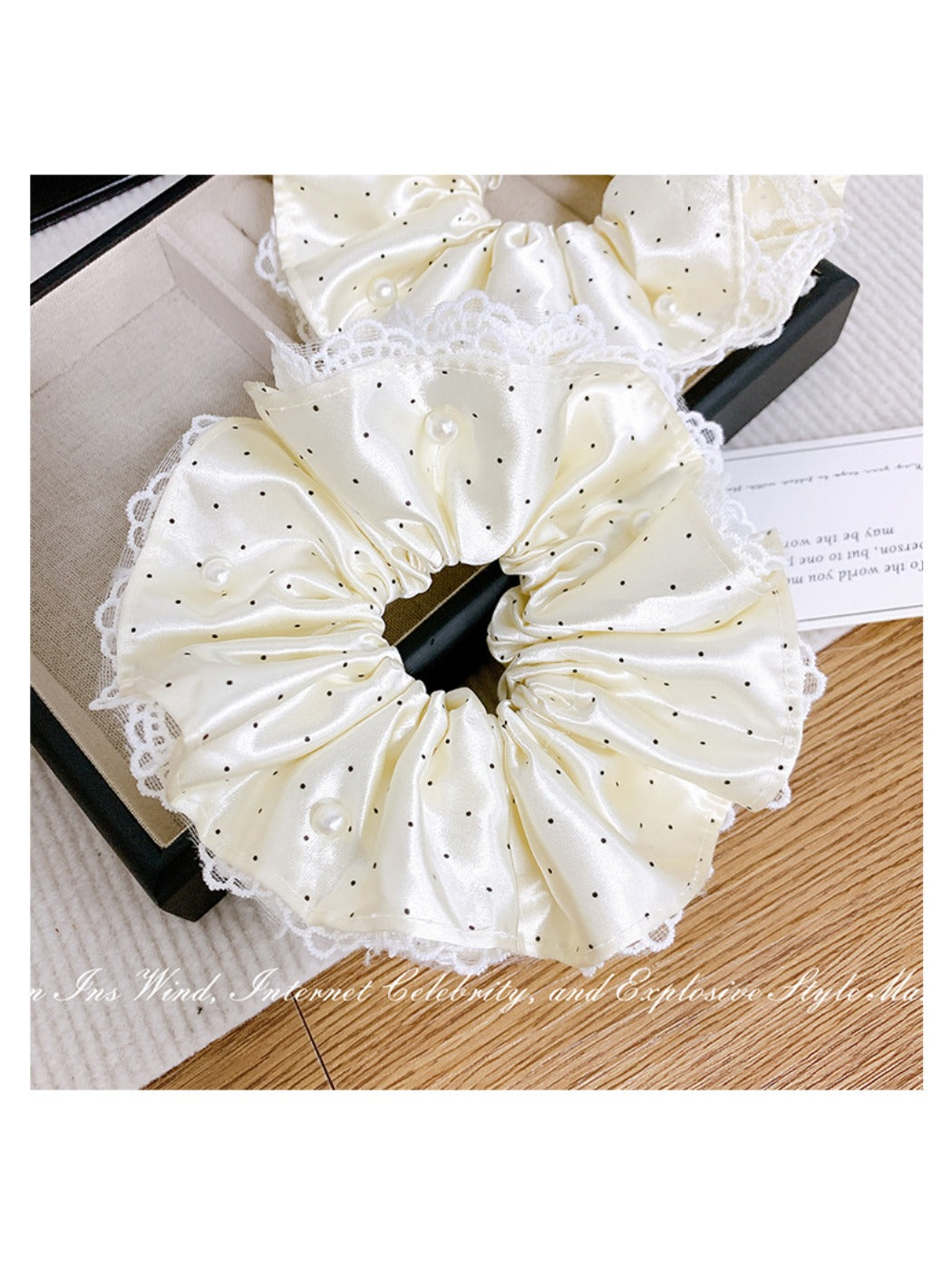 Gifty - Lace Polka Dot Hair Loop