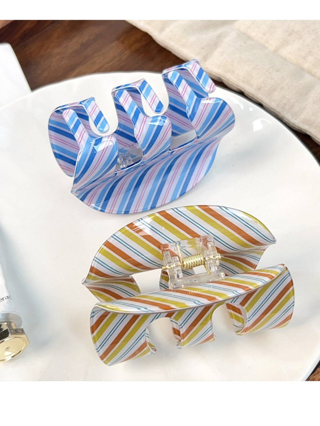 Beau - M-Shaped Hair Clip