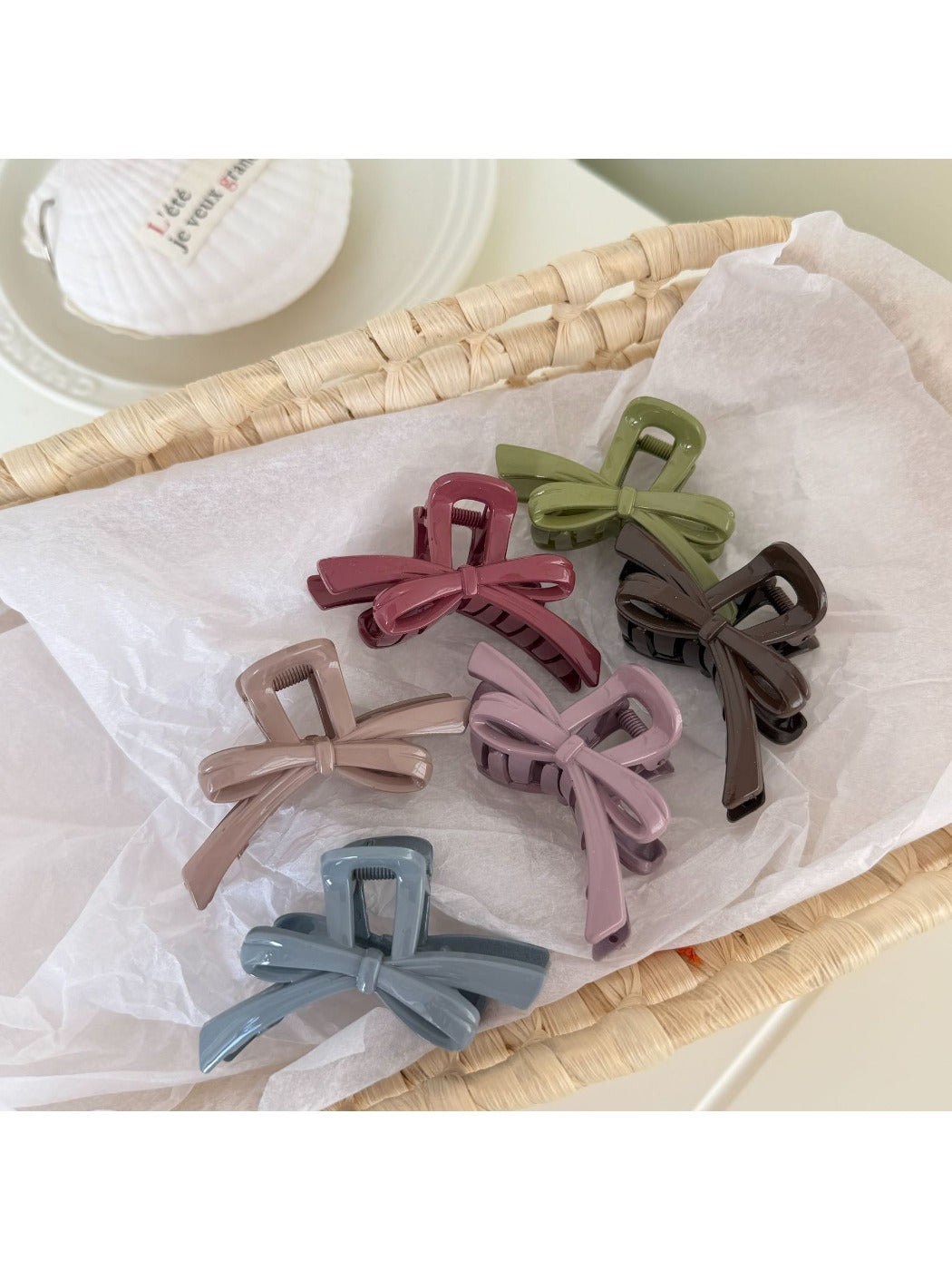 Beau - Glossy Bow Shape Plastic Claw Clip