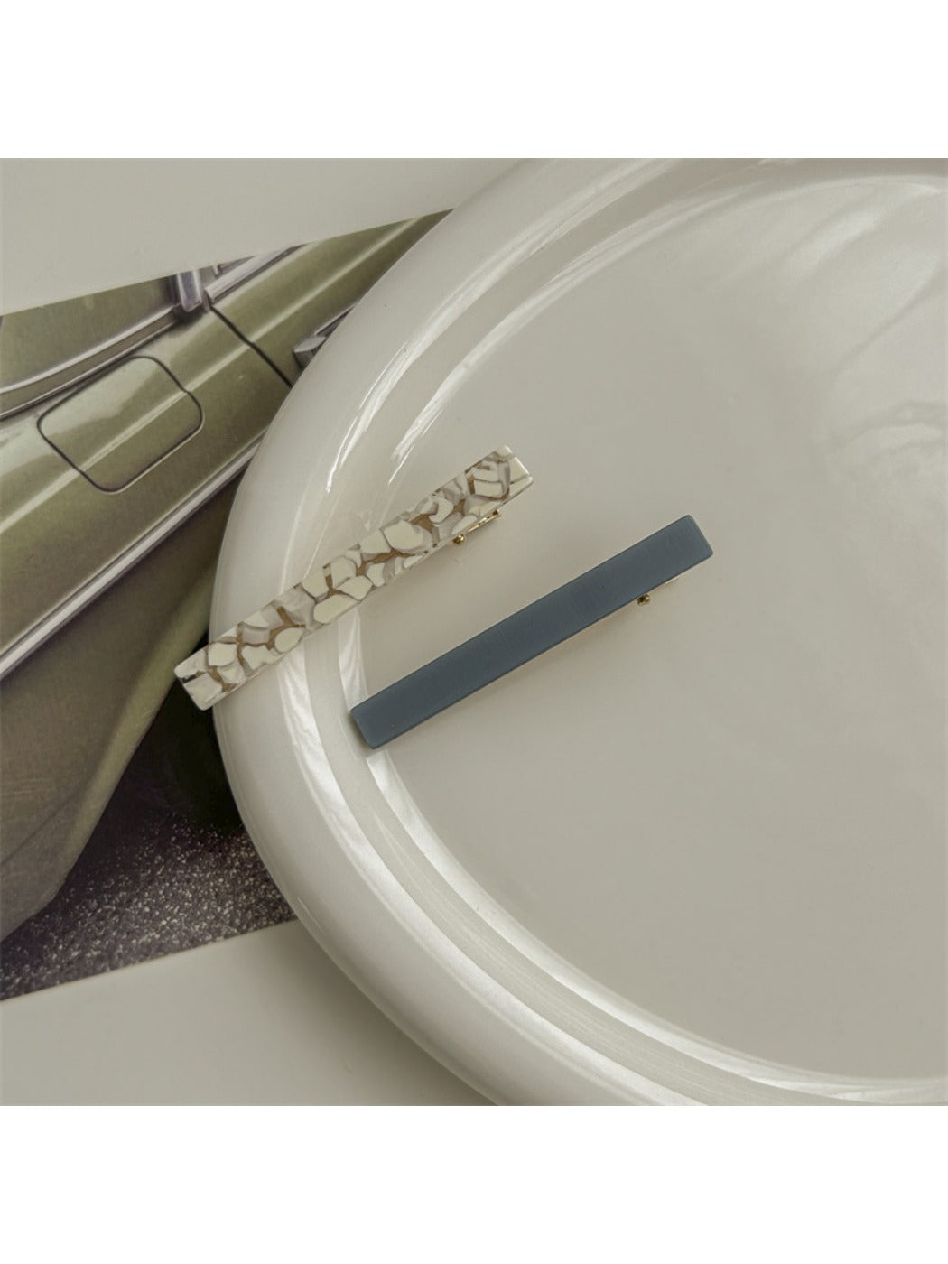 Beau acetate hair clip styled in loose waves of blonde hair