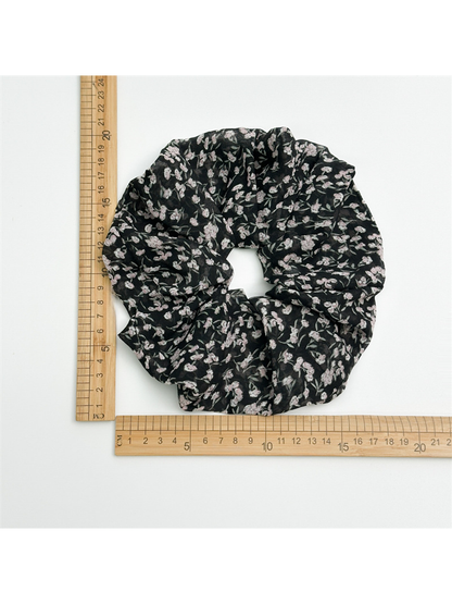 Gifty - Oversized Floral Print Fabric Scrunchie
