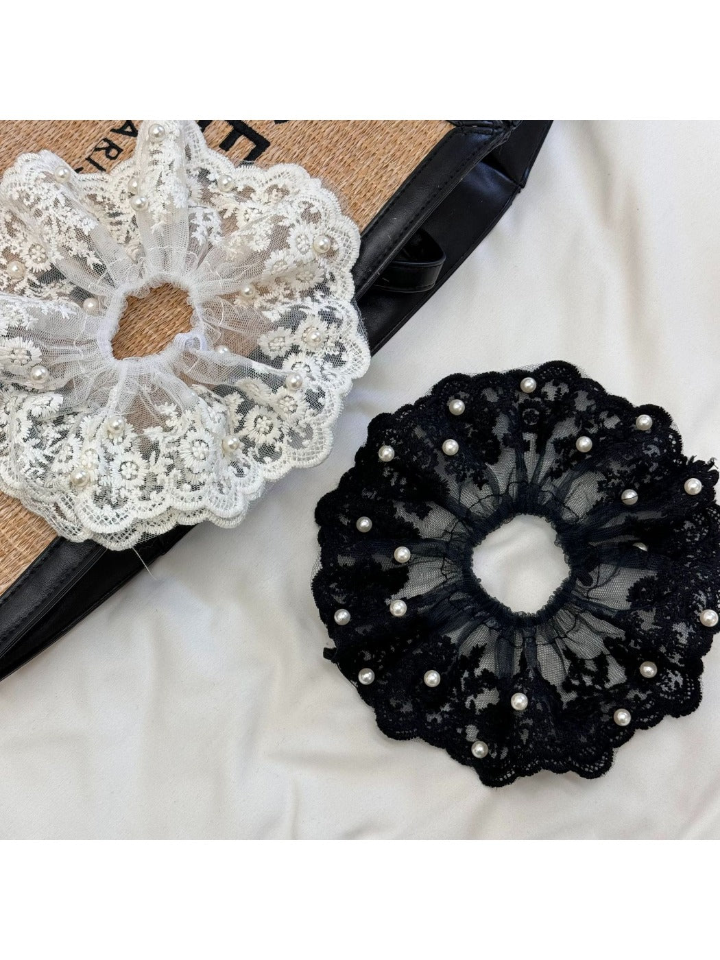 Gifty - Sweet Lace Scrunchie Hair Tie