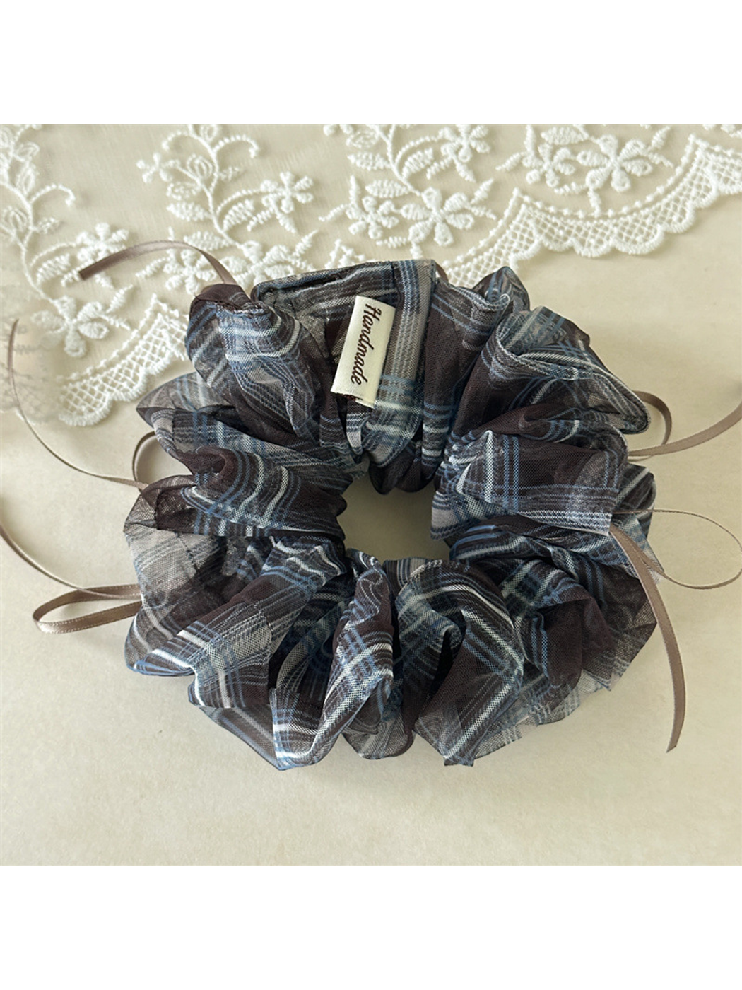 Gifty - Vintage Plaid Bow Ruffled Fabric Scrunchie