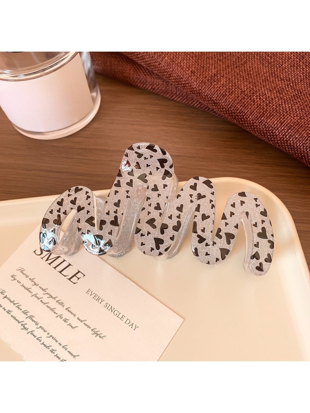 Beau - Elegant Wavy Claw Clip