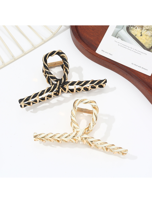 Beau - Open Oval Design Plated Alloy Claw Clip