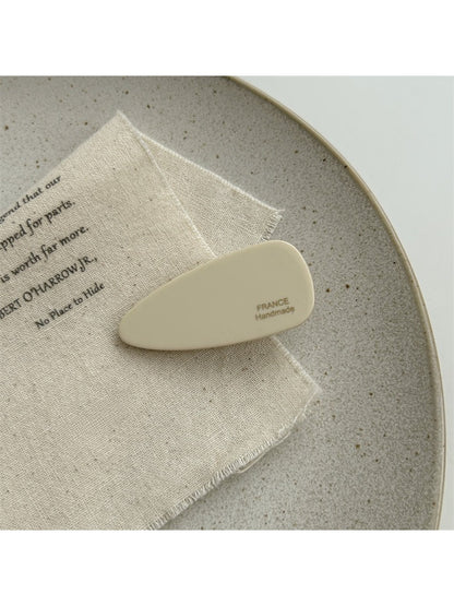 Beau acetate pink tone hair clip angled to show thickness and texture