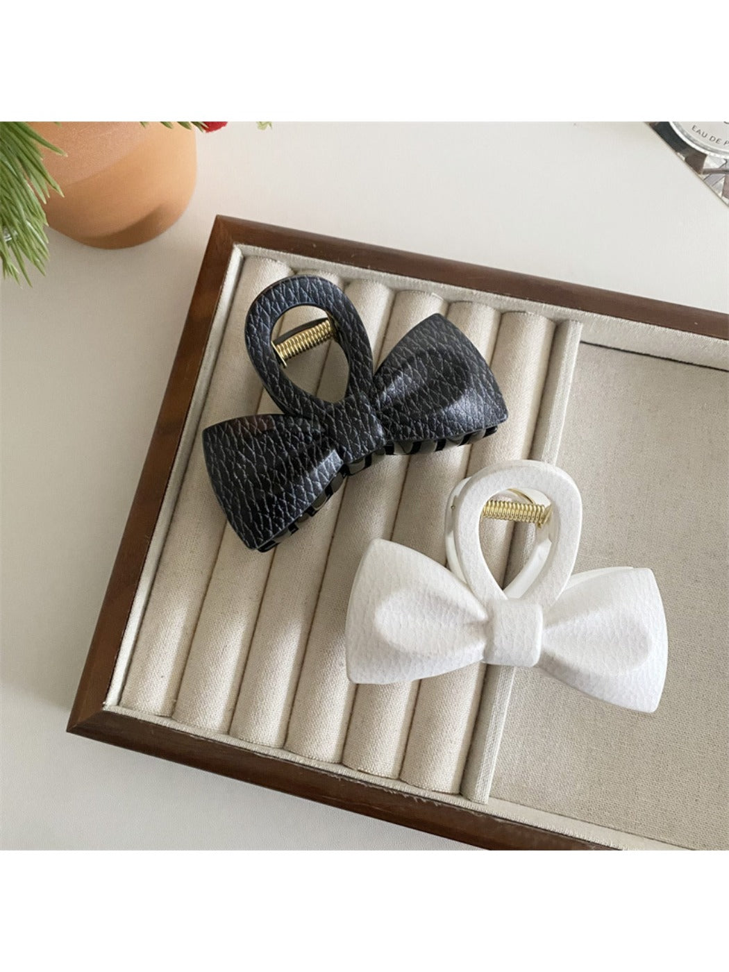 Beau - Chic Bow Hair Claw Clip
