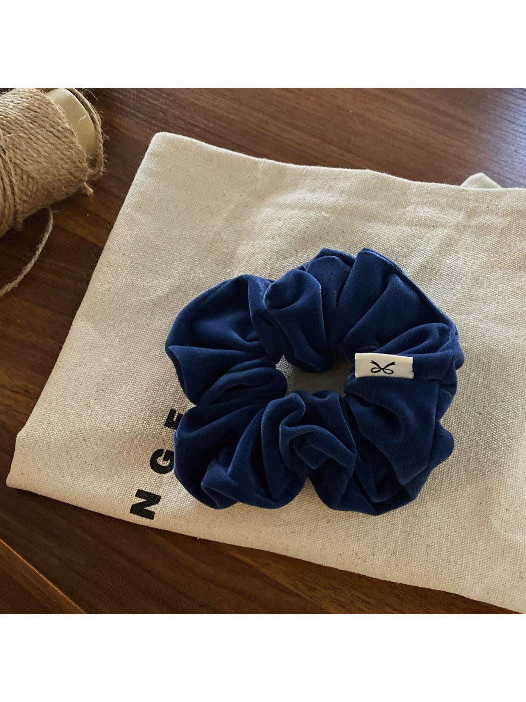 Gifty - Velvet Scrunchie Hair Tie