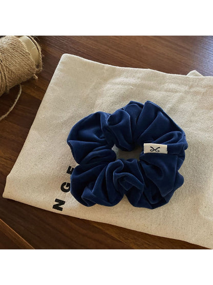 Gifty - Velvet Scrunchie Hair Tie