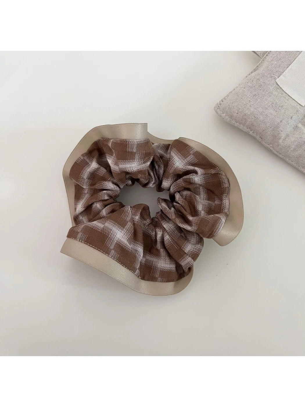 Gifty - Checkered Fabric Hair Scrunchie