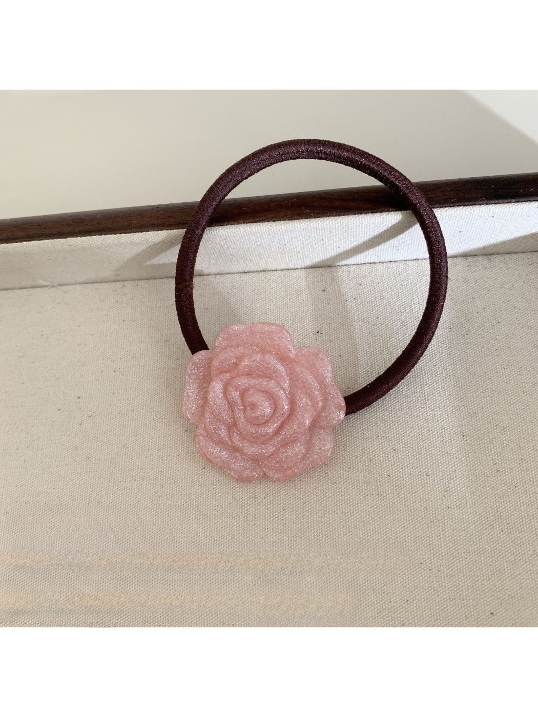 Gifty - Minimalist Flower Hair Tie