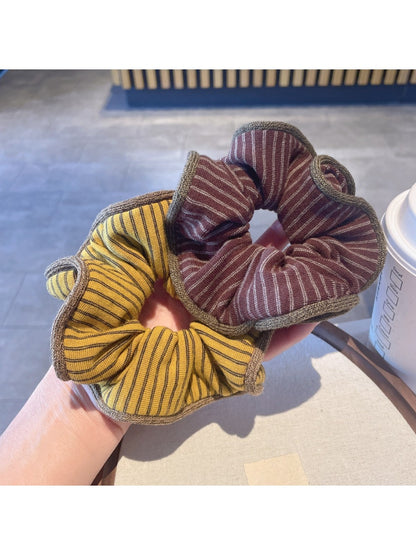 Gifty - Color Blocked Striped Scrunchie
