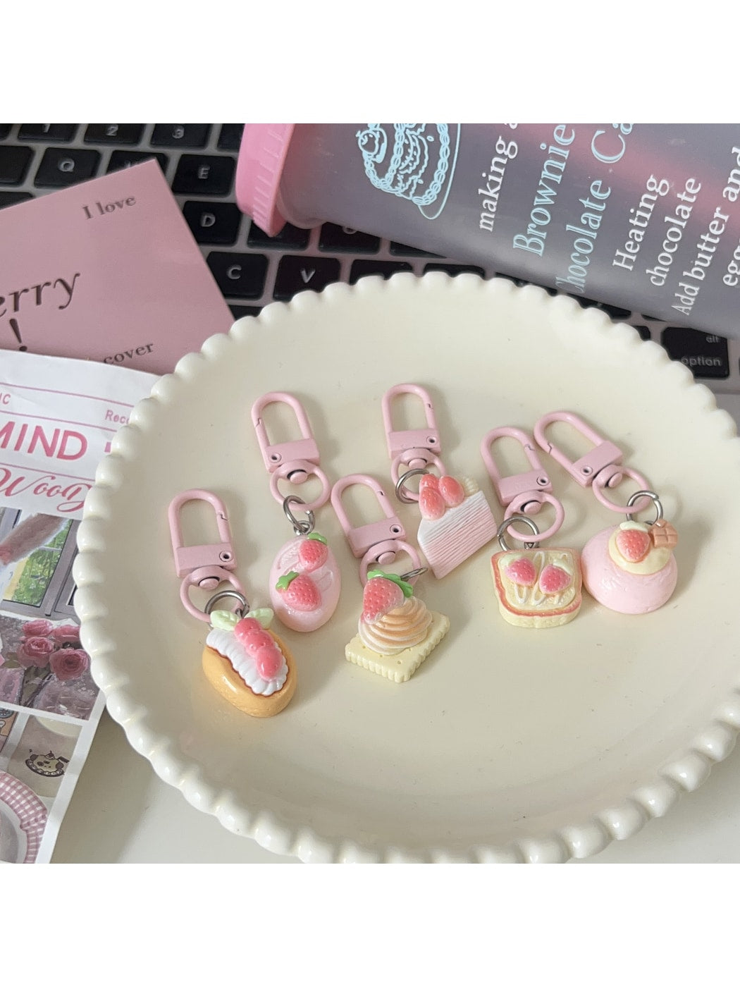 Keypus - Cartoon Strawberry Pastry Bag Charm Keychain