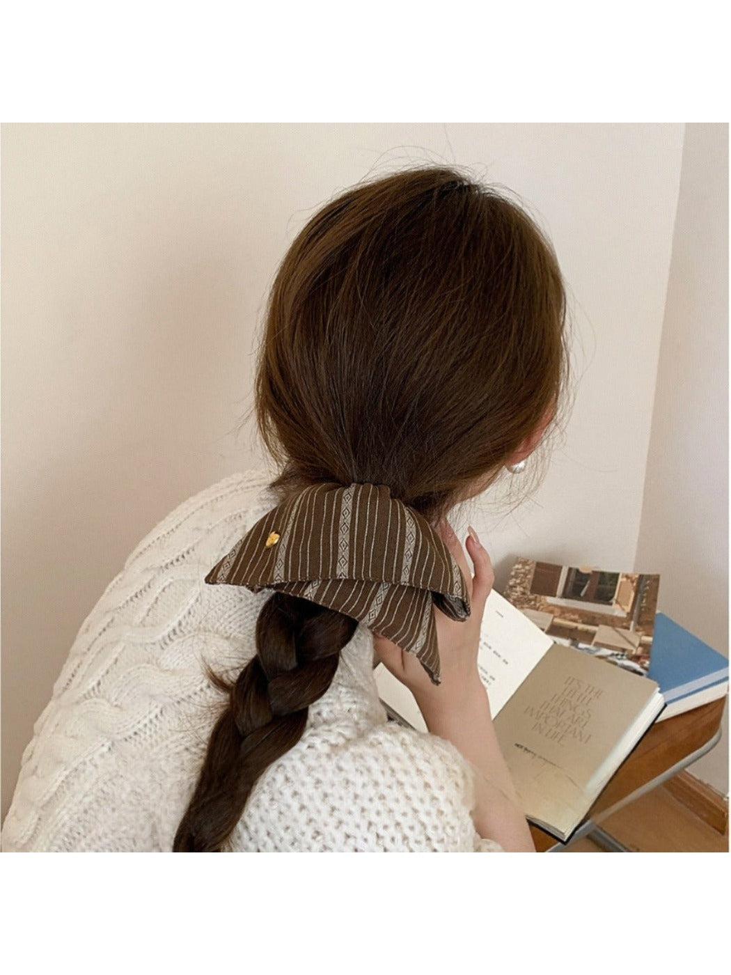 Gifty - Vintage Striped Scrunchie