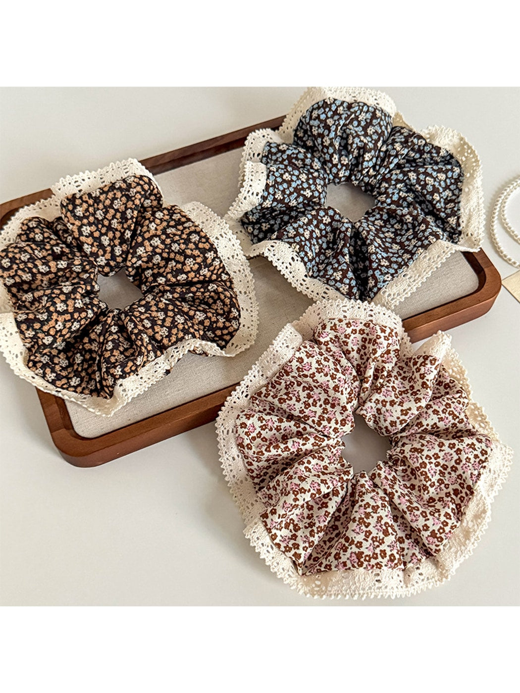 Gifty - Floral Lace Trim Polyester Fabric Scrunchie