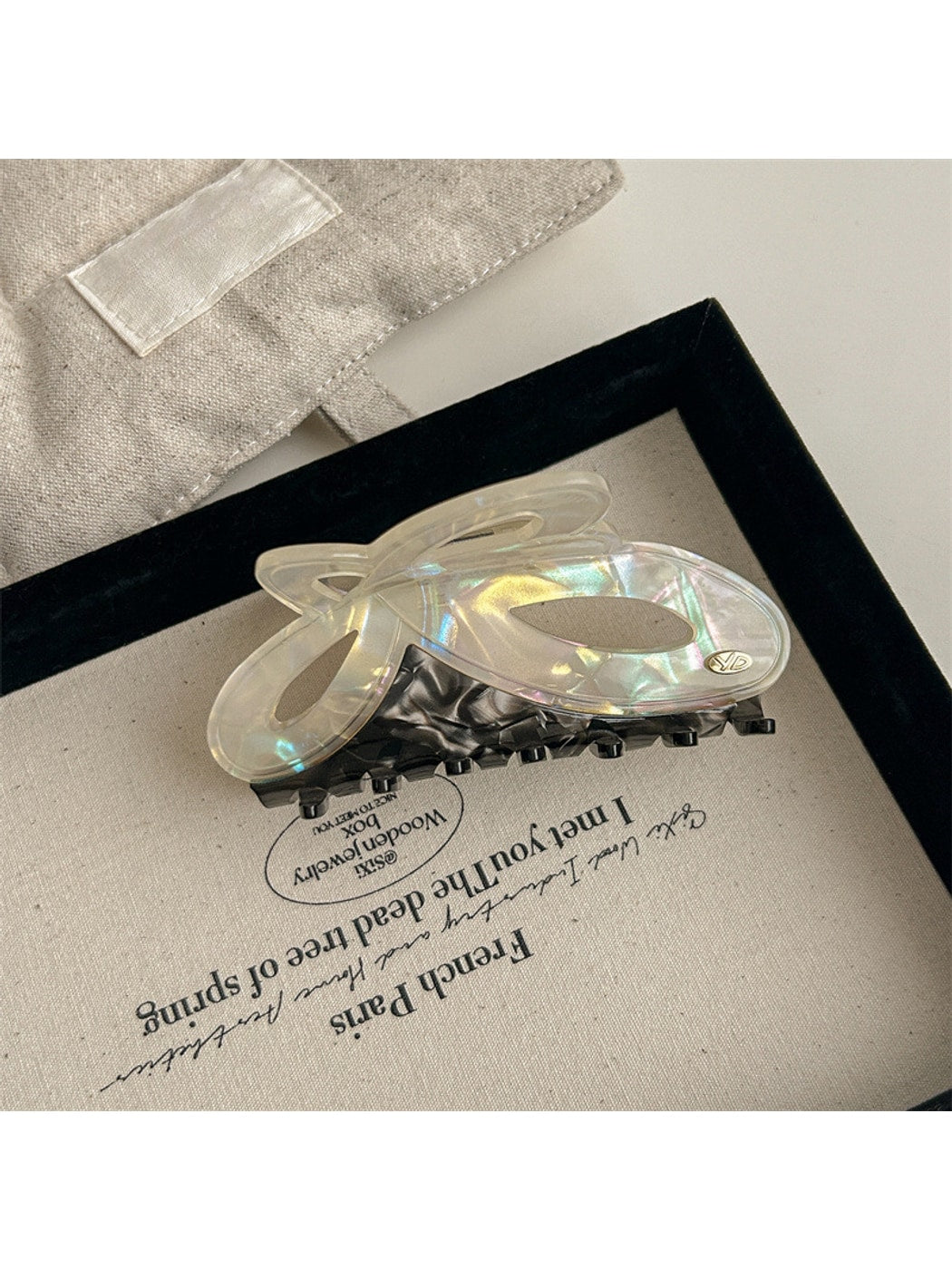 Beau - Alloy Detail Butterfly Shape Acetate Claw Clip