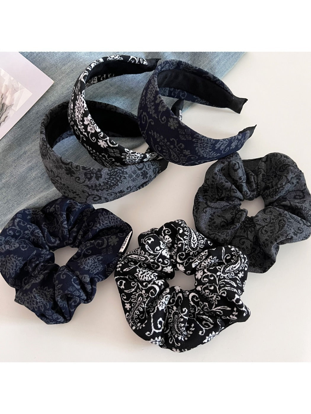 Gifty - Vintage Paisley Pattern Scrunchie Hair Hoop