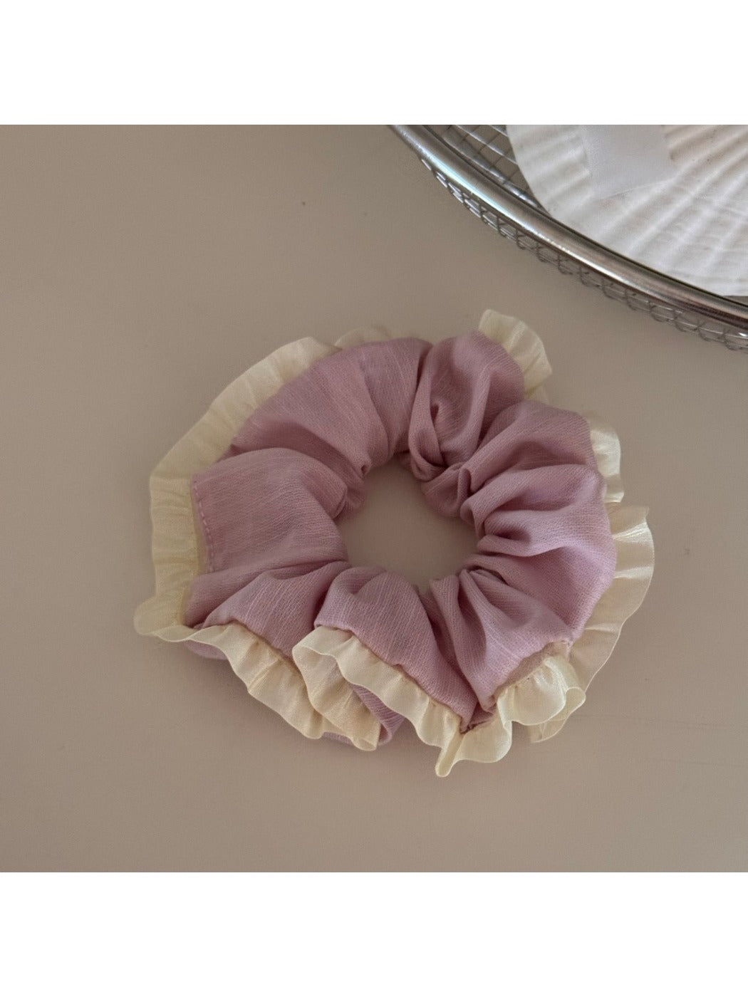 Gifty - Graceful Ruffled Edge Design Scrunchie