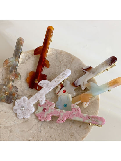 Beau - Simple Floral Acetate Hair Clip