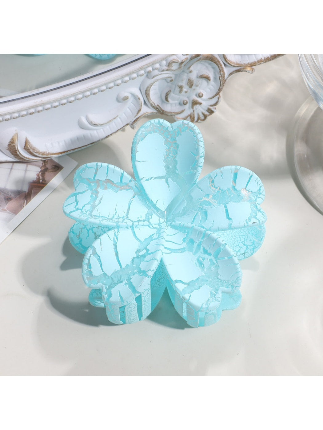 Beau - Textured Plastic Seashell Silhouette Claw Clip