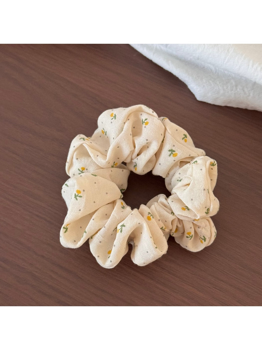 Gifty - Floral Ruffle Trim Polyester Fabric Scrunchie