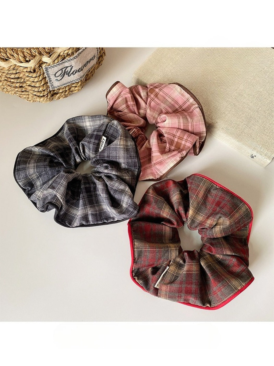 Gifty - Vintage Plaid Hair Tie