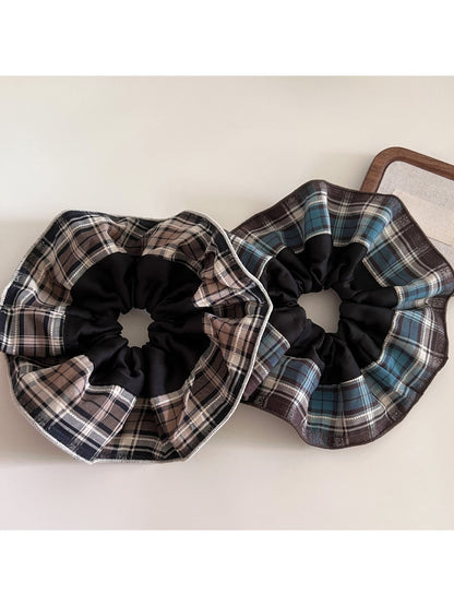 Gifty - Minimalist Vintage Plaid Scrunchie