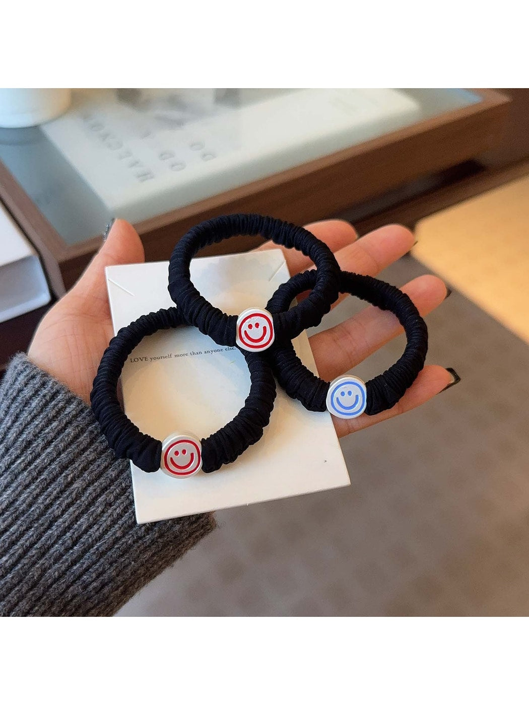 Gifty - Sweet Style Smiley Face Everyday Hair Tie
