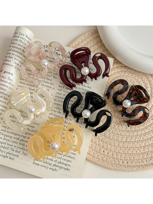 Beau - M-Shaped Acetate Letter Detail Claw Clip