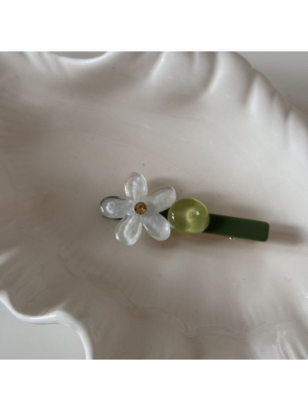 Beau - Irregular Floral Side Styling Plastic Hair Clip