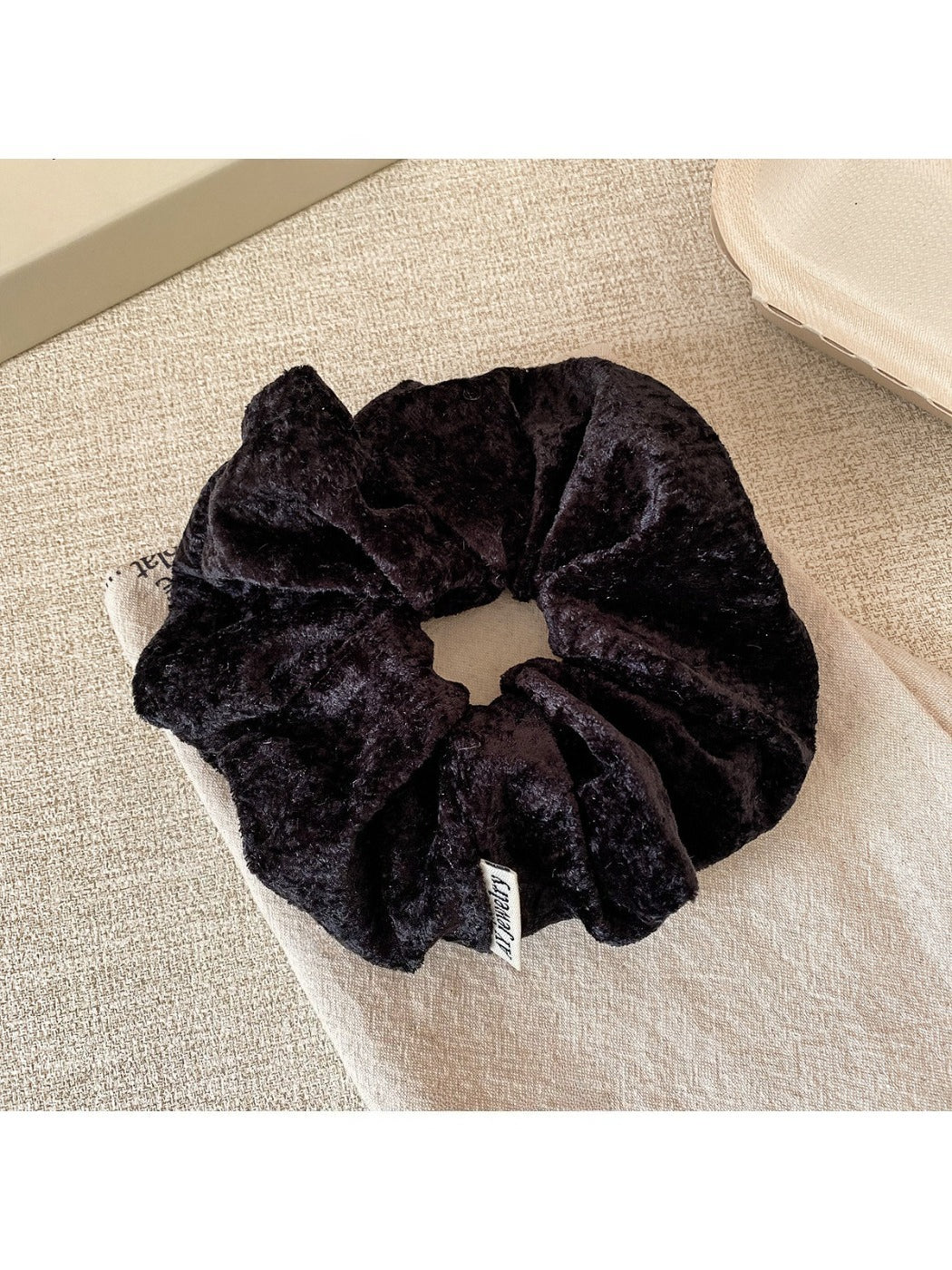 Gifty - Solid Color Plush Scrunchie
