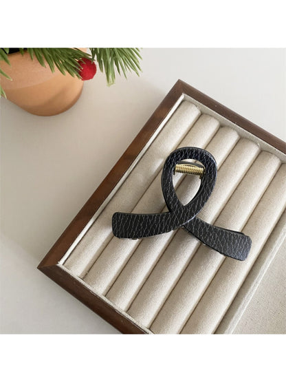 Beau - Black and White Crisscross Hair Claw Clip