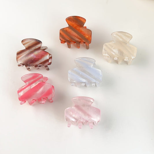 Beau - Sweet Style Striped Textured Claw Clip