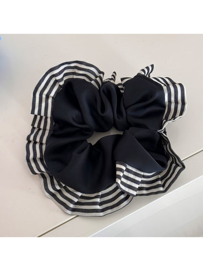 Gifty - Ruffled Edge Striped Satin Scrunchie