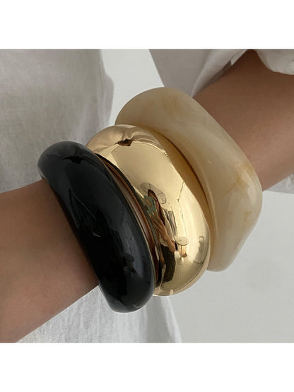 Close-up of Lovra polished round bracelet showing smooth, shiny surface