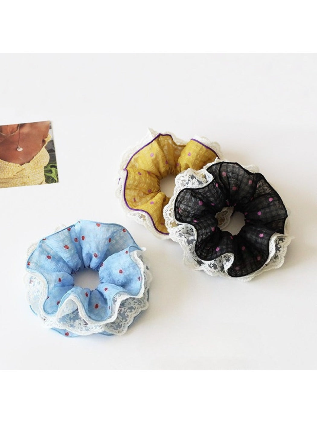 Gifty vintage scrunchie with white polka dots and ruffled fabric detail