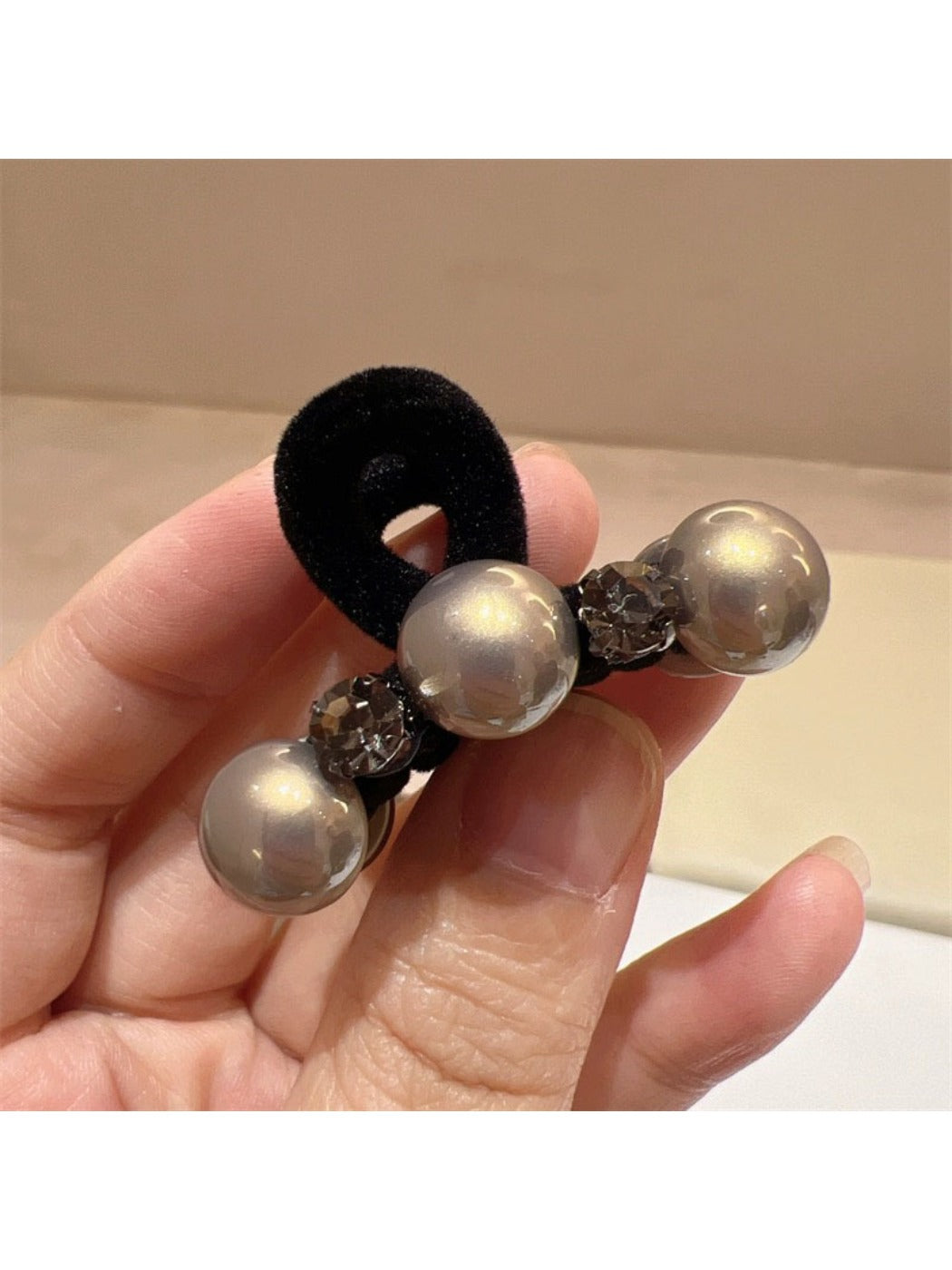 Beau - Simple Fashion Ball Hair Clip