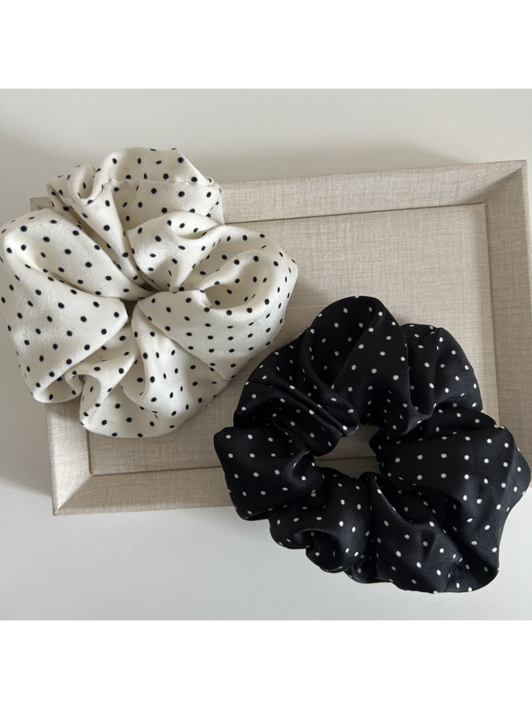 Gifty - Vintage Polka Dot Minimalist Scrunchie
