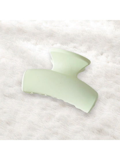 Beau - Matte Curved Plastic Claw Clip